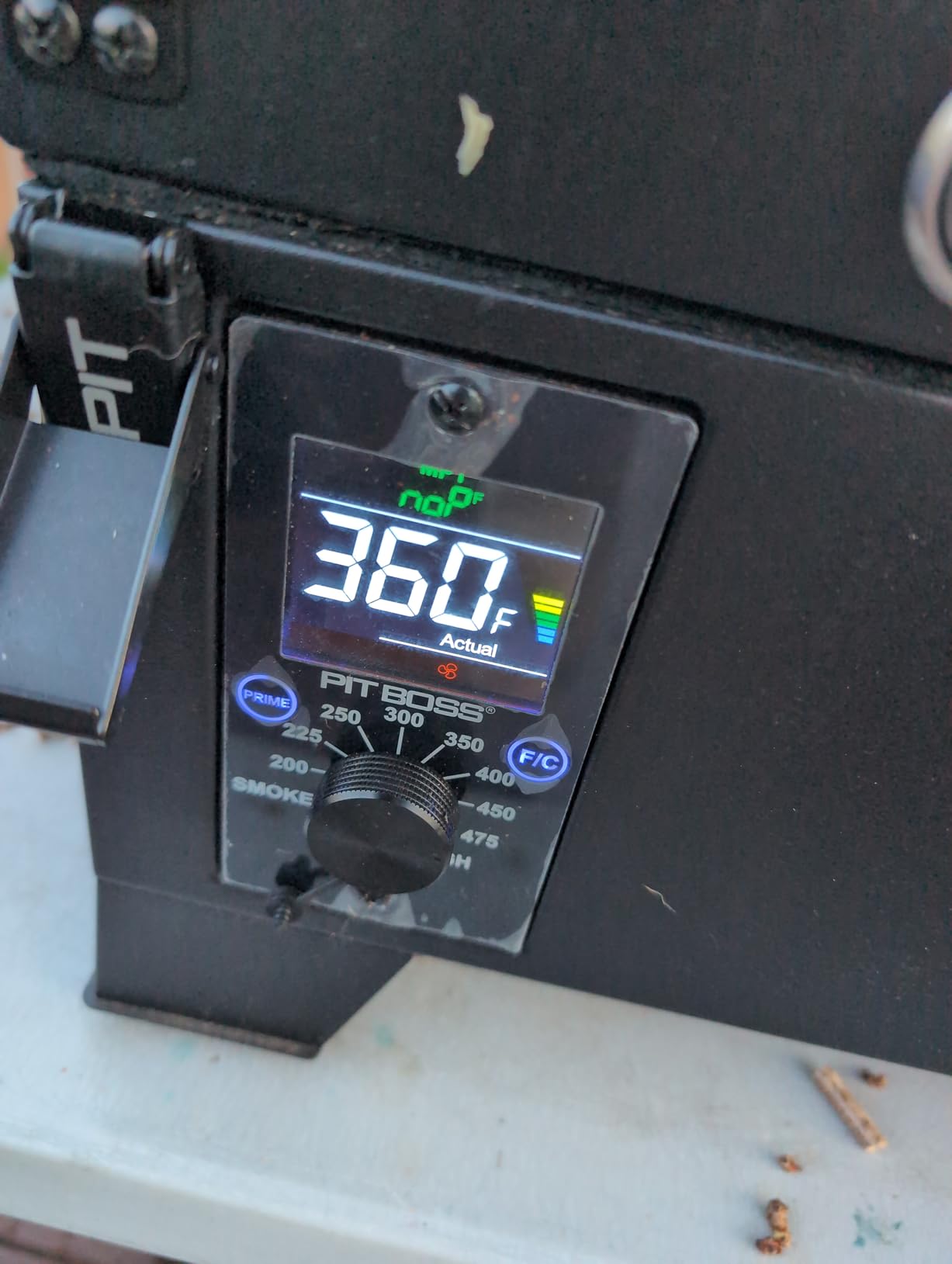 Pit Boss 150 Wood Pellet Grill & Smoker with Flame Broiler 256-Sq. In. Cooking Space, 180°F to 500°F Temperature Range, 7 lb. Pellet Hopper, for Tailgating, Camping, or Travel, Black customer photo 2