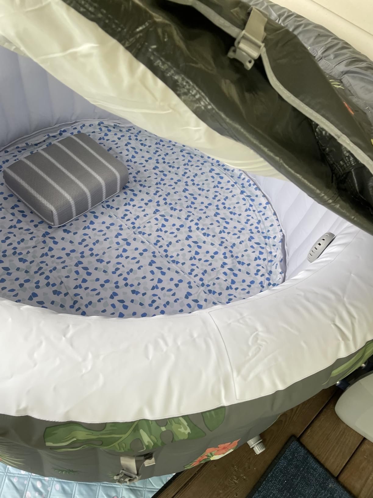 Bestway SaluSpa Miami Energy-Efficient 4-6 Person Inflatable Hot Tub customer photo 2