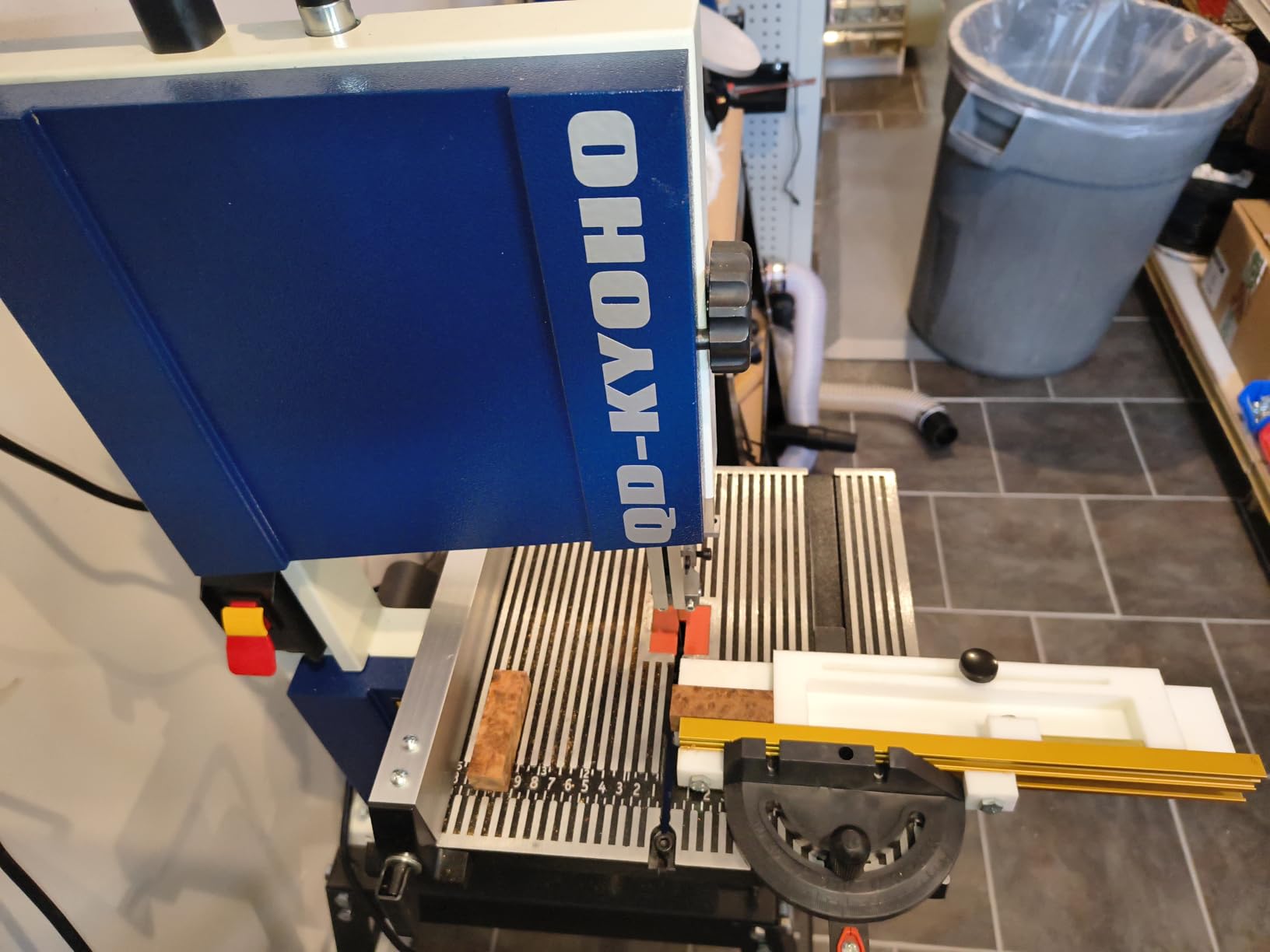 Band Saw, 10-Inch Bandsaw for Woodworking, 1515 & 3280 FPM Dual-Speed Bandsaw, 1/2 HP，120 V 5.3-Amp Motor, Band Saws with Double-Sided Fence Assembly, Steel Bandsaws with Miter Gauge customer photo 1