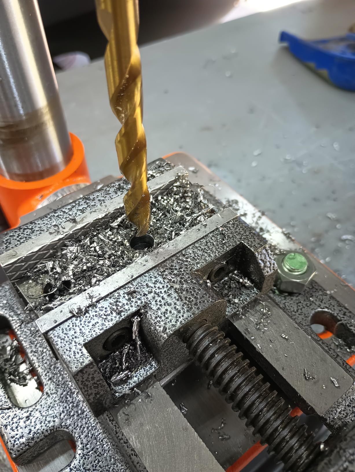VEVOR 8 in Benchtop Drill Press, 2.5A Induction Motor, Tabletop Drilling Machine with 750/1140 / 1740/2340 / 3200 RPM Adjustable Speed, 0-45° Tilting Worktable, LED Work Light, for Wood Metal customer photo 2