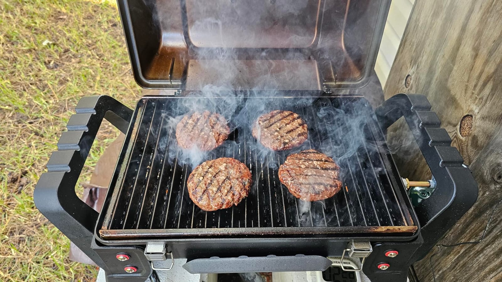Charbroil Grill2Go X200 Portable Gas Grill, Dark Grey - 25409200 customer photo 1