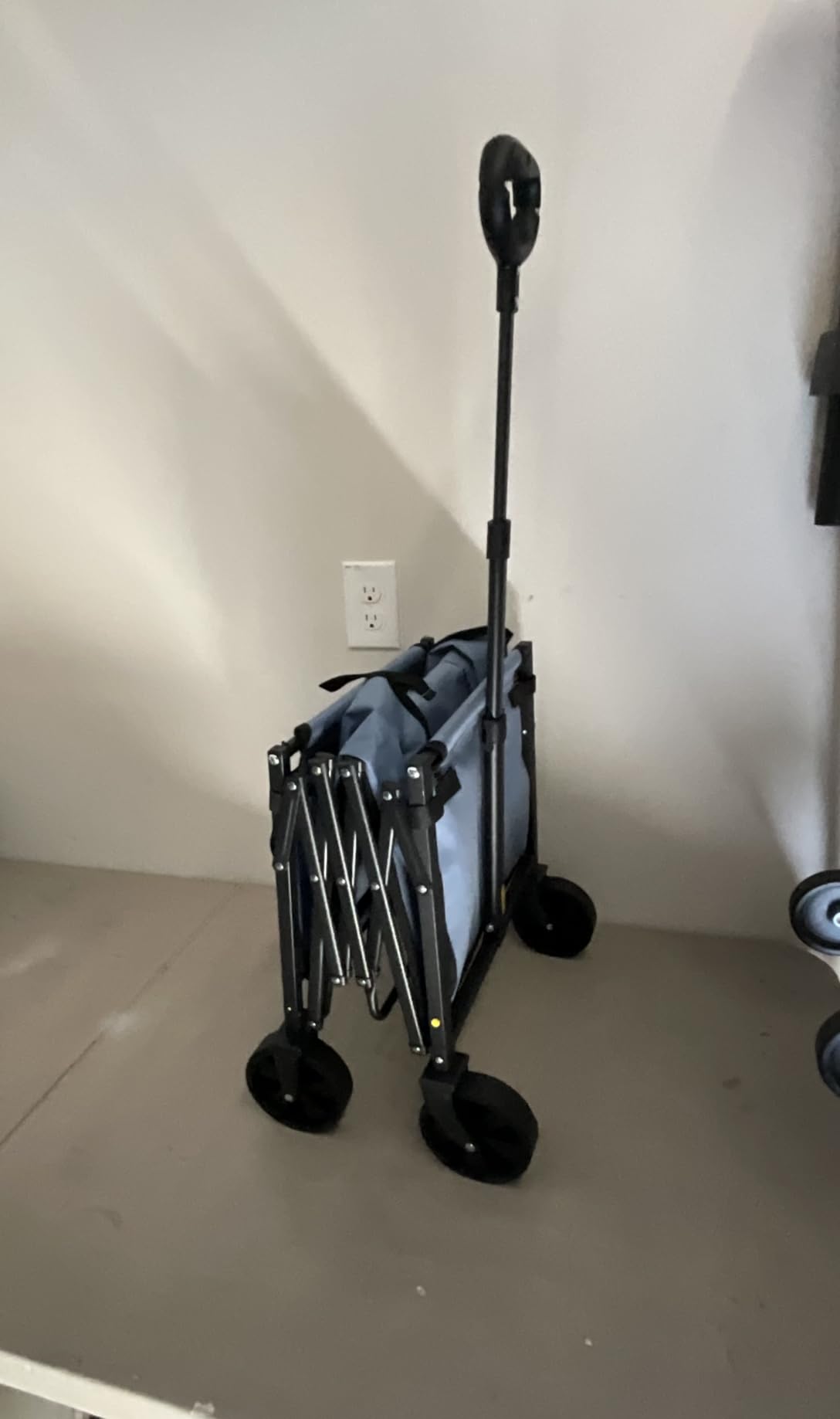 Sekey Lightweight Collapsible Wagon, 220 lb Capacity, Quick-Fold Cart customer photo 1
