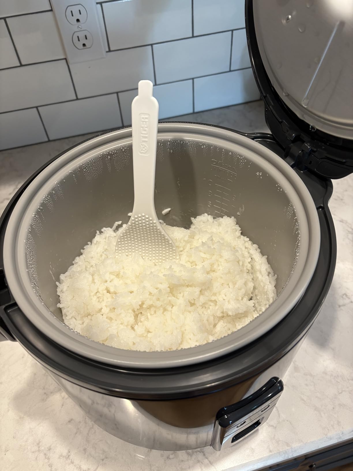 Tiger JNP-S18U-KY 10 Cup Capacity Rice Cooker with Non-Stick Inner Pot, Retractable Power Cord, and Keep Warm up to 12 hours, Black customer photo 2