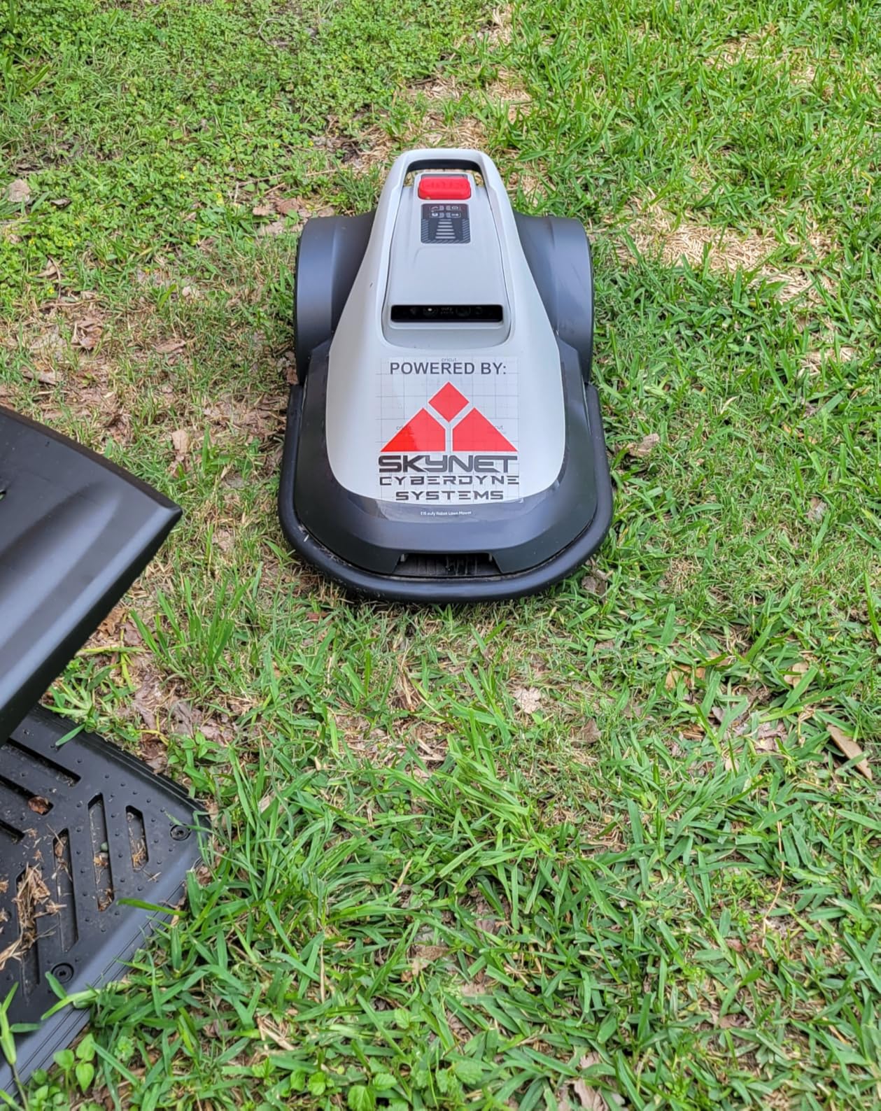 eufy Robot Lawn Mower E15, Auto Mapping, Pure Vision Navigation customer photo 2