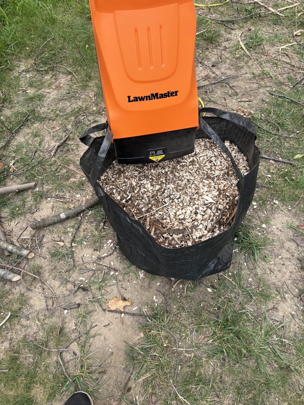 LawnMaster Electric Wood Chipper 1.8'' Cutting Diameter with Bag, FD1503 customer photo 1