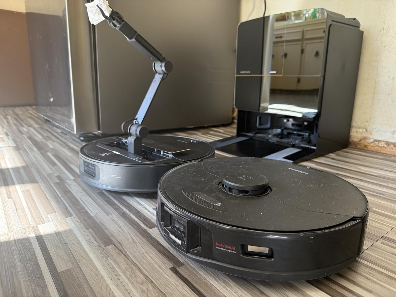 roborock Saros Z70 Robot Vacuum and Mop, OmniGrip Arm, AI-Powered, 22,000Pa customer photo 1