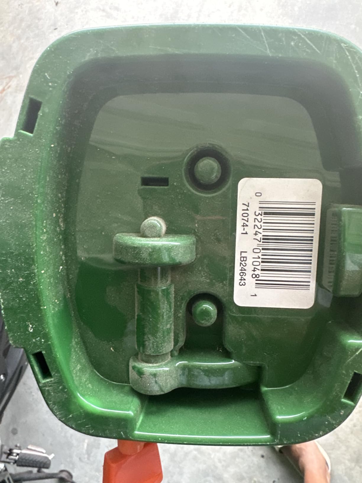 Scotts Whirl Hand-Powered Spreader customer photo 1