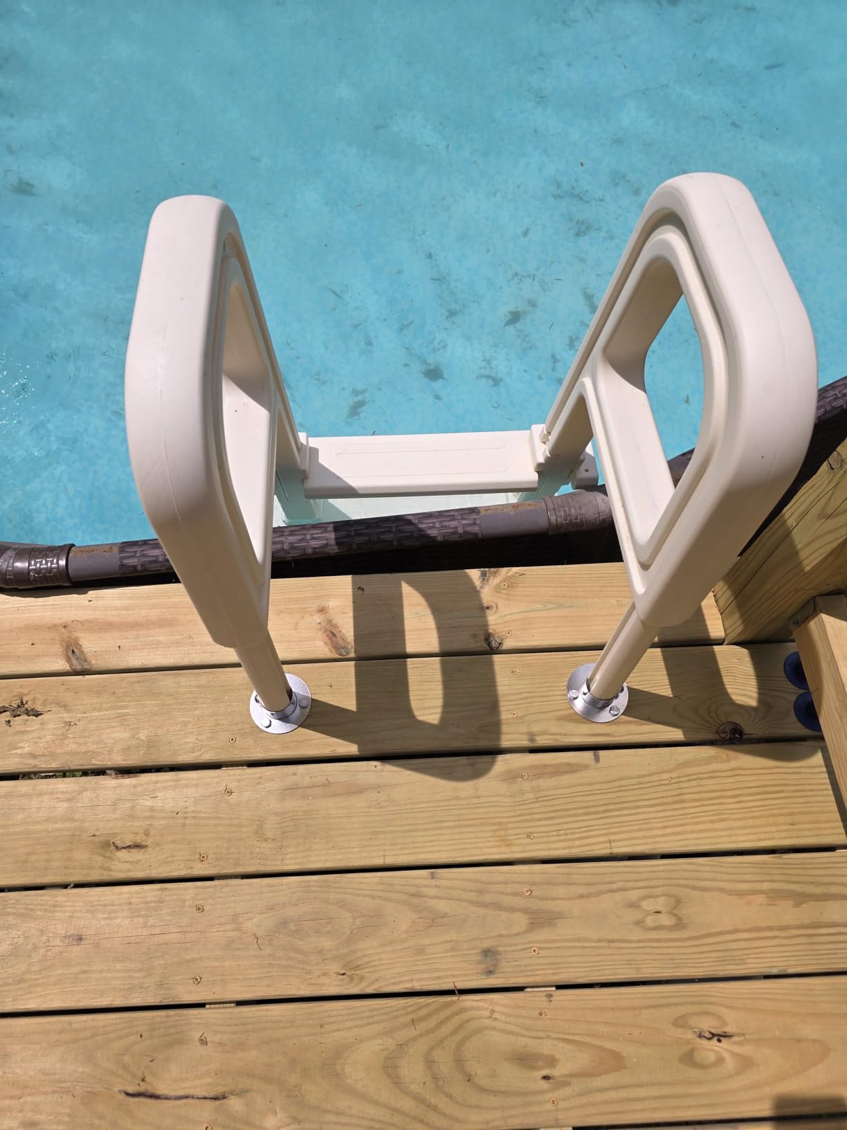 VEVOR Swimming Pool Ladder, 75°Inclined 5-Step Double Handrails Stair, Non-Slip Heavy Duty Steps, Load Capacity 300 lb, for 48-54 in Inground & Above-Ground Pools of Any Deck Surface Indoor & Outdoor customer photo 1
