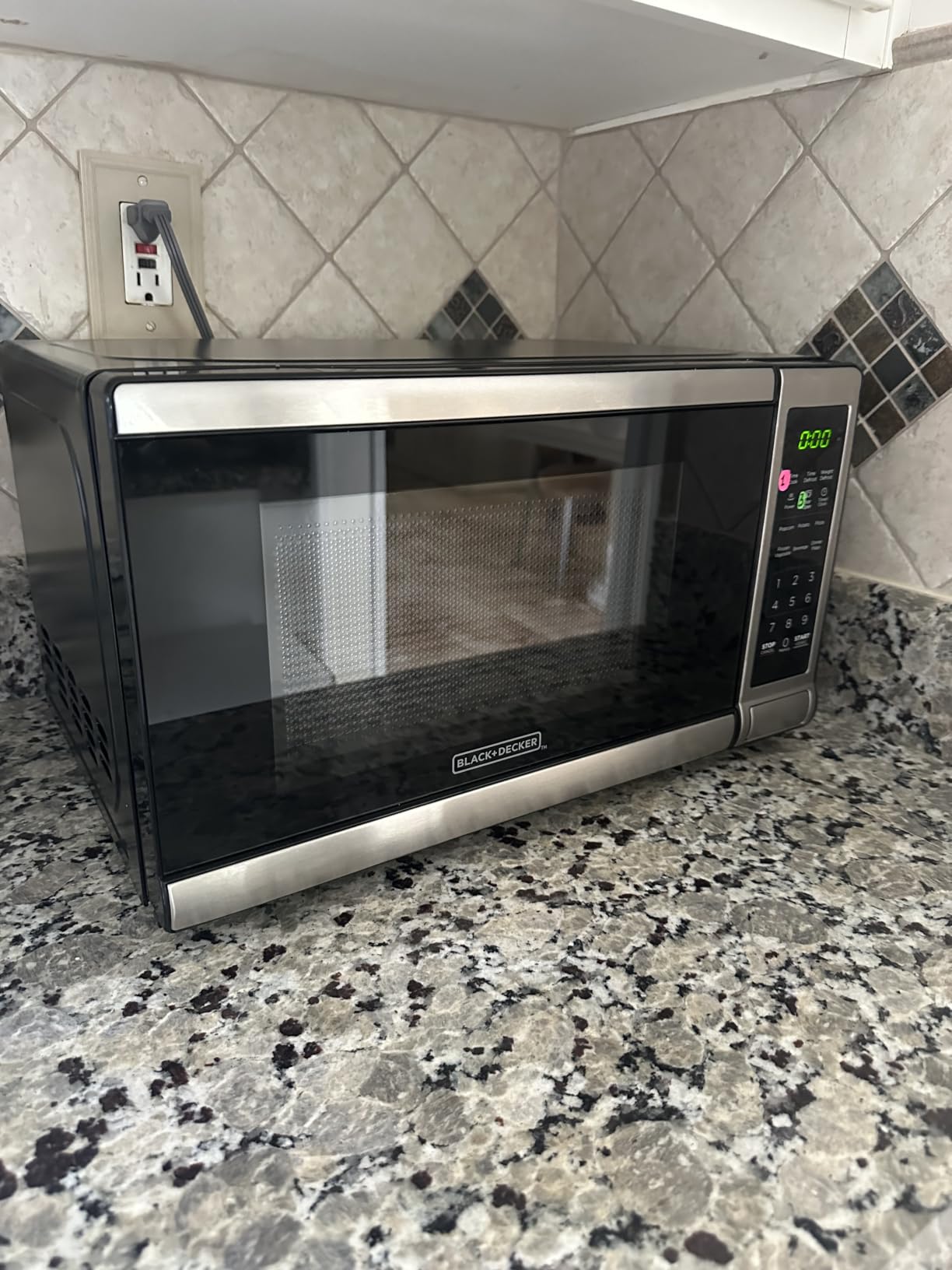 BLACK+DECKER 5-in-1 Microwave Oven Air Fryer Combo, 0.9 Cu.Ft, 900W customer photo 1