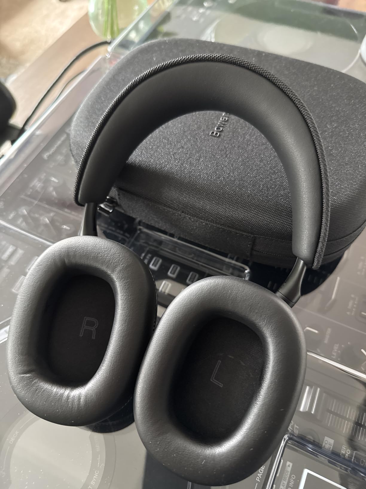 Bowers & Wilkins Px7 S3 Wireless Over-Ear Headphones, Anthracite Black customer photo 1