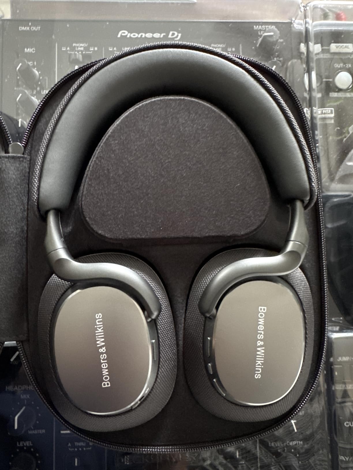 Bowers & Wilkins Px7 S3 Wireless Over-Ear Headphones, Anthracite Black customer photo 2