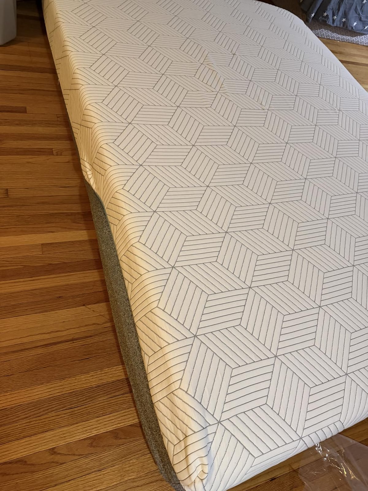 FATHOM Firm Queen Mattress 10 Inch Memory Foam Mattress Queen Size Bed in a Box for Back Pain Relief and Cool Sleep with Gel Foam and Removeable Fiberglass Free Cover, CertiPUR-US Certified customer photo 1