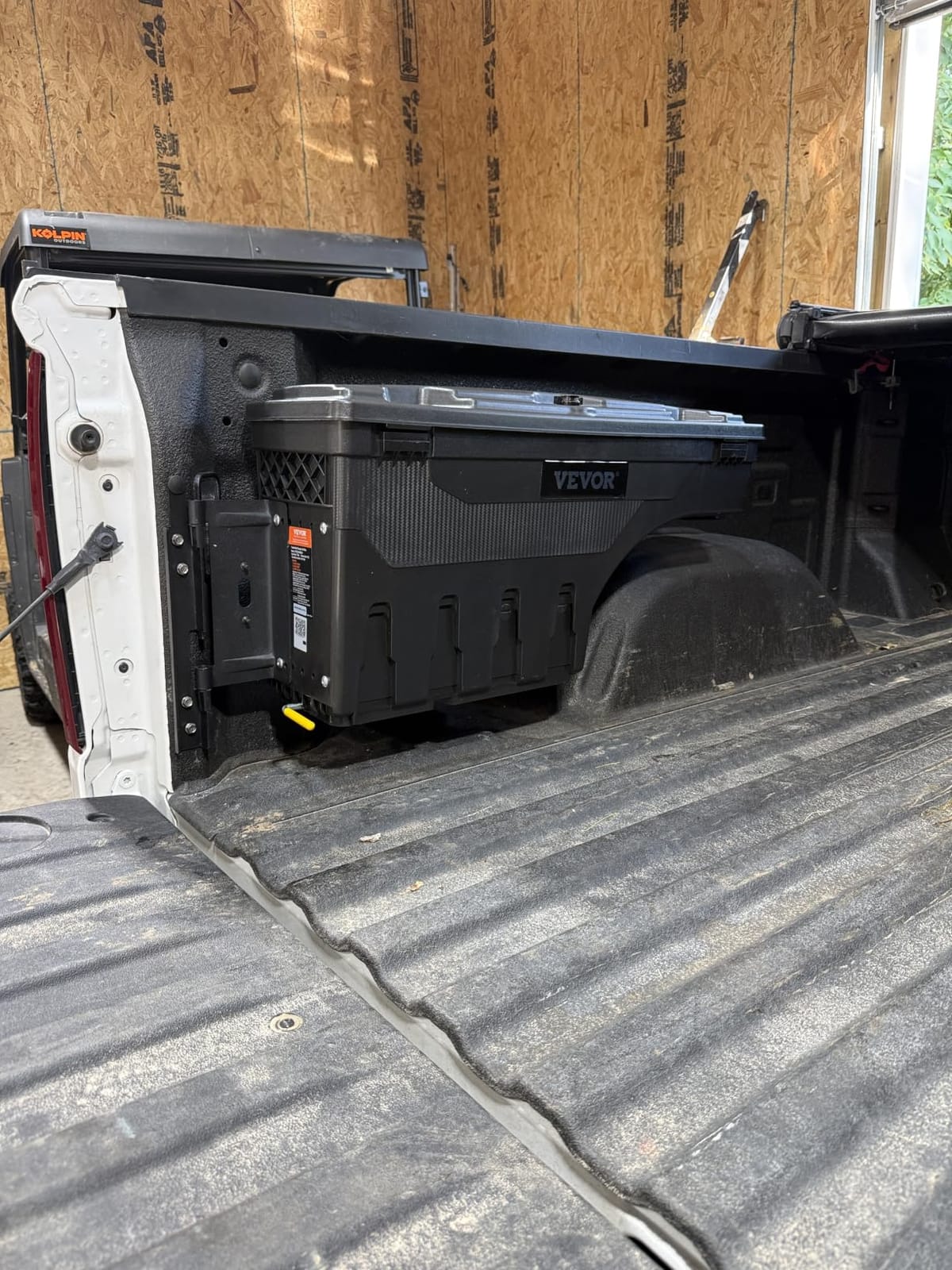 VEVOR Truck Bed Storage Box, Compatible with Chevrolet Silverado 1500 GMC Sierra 1500 2019-2020 R, Waterproof ABS Wheel Well Tool Box with Lockable Lid, 6.6 Gal/25 L Toolbox, Passenger Side, Black customer photo 1