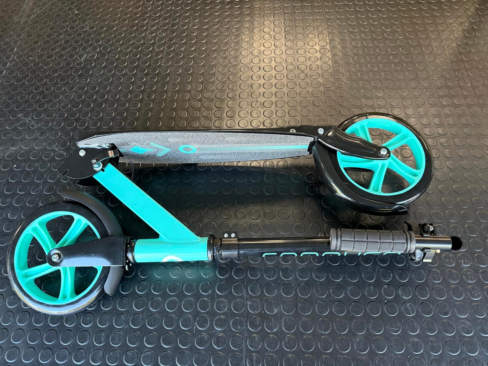 Kick Scooter for Kids 6+, Teens & Adults, Lightweight 9.5 lbs, Foldable with Carry Strap, 8