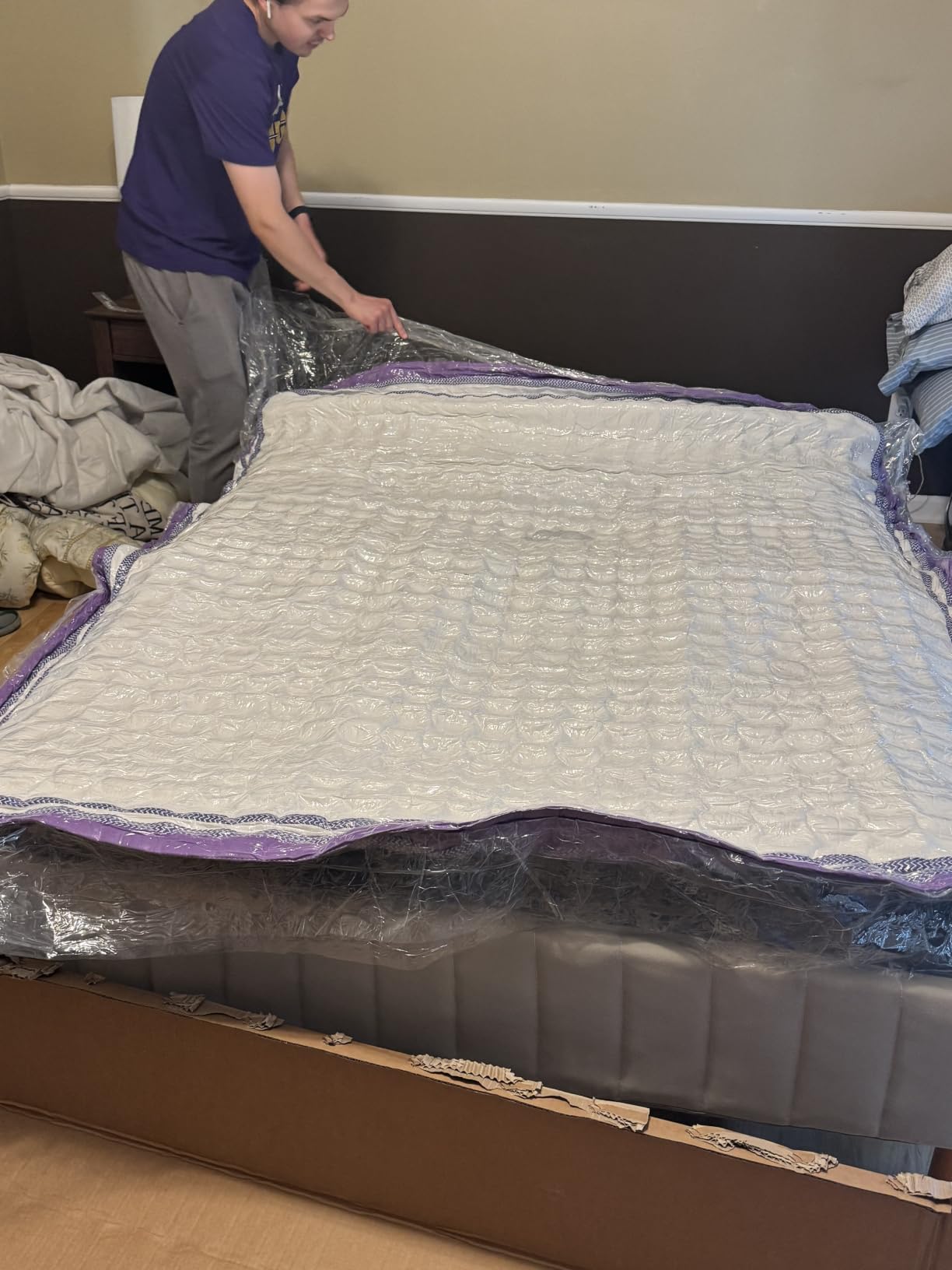 Queen Mattress,12 Inch Queen Size Mattress in a Box,Hybrid Memory Foam with Pocket Springs for Motion Isolation,Medium Firm ＆ Pressure Relief and Cool Sleep,CertiPUR-US Certified,No Fiberglass customer photo 1