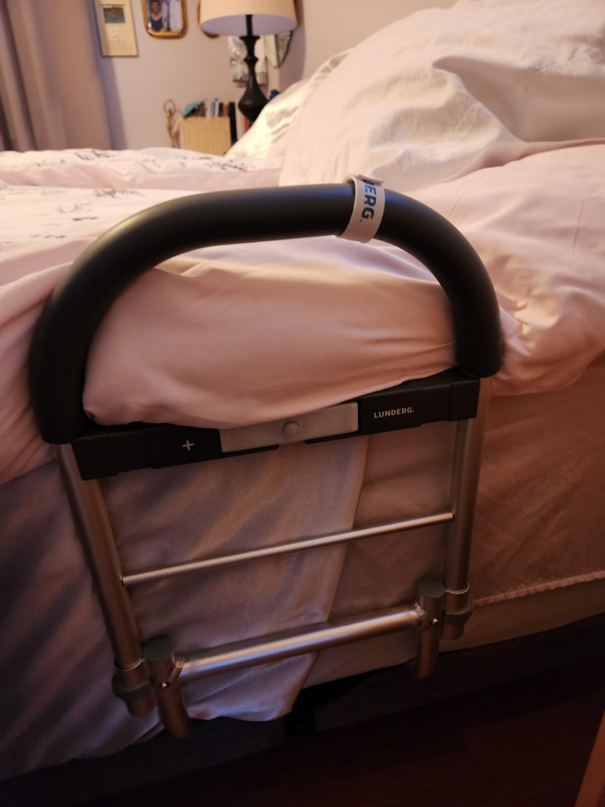 Lunderg Bed Assist Rail for Seniors with Non-Slip Grab Bar customer photo 1