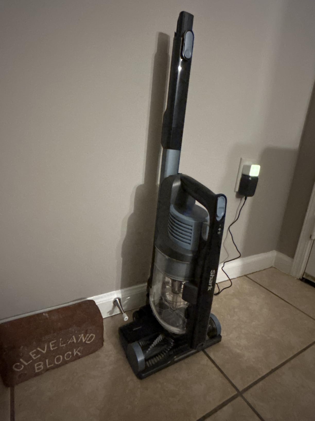 Shark Pet Cordless Stick Vacuum, Ice Blue, IX141AMZ customer photo 1
