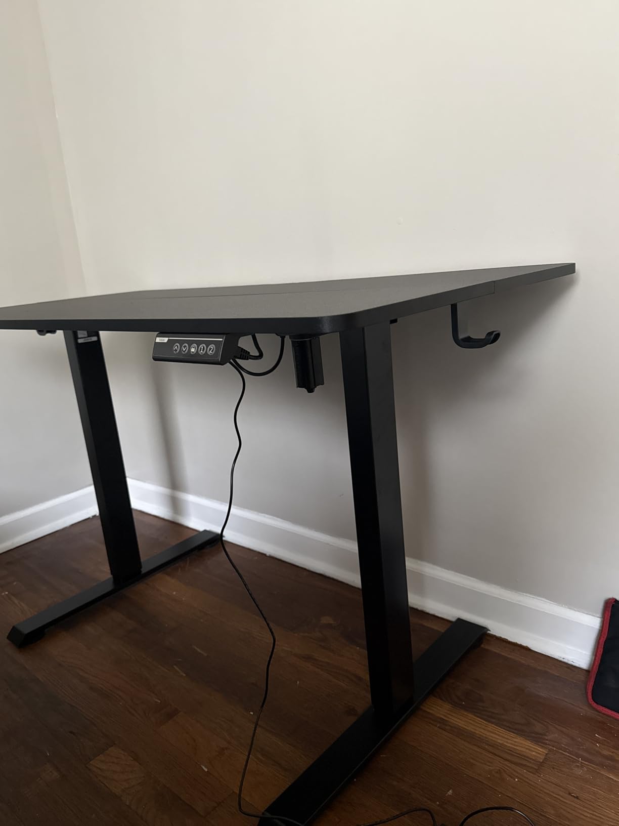 Veken 47.2 Inch Large Electric Standing Desk, Gaming Table, Black customer photo 2
