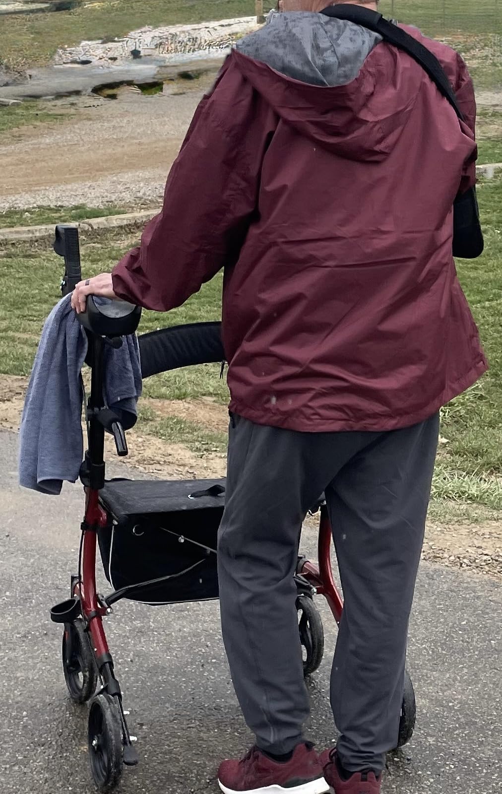 Aliseniors Upright Walkers for Seniors, Foldable Rollator with Seat, 250lbs customer photo 1
