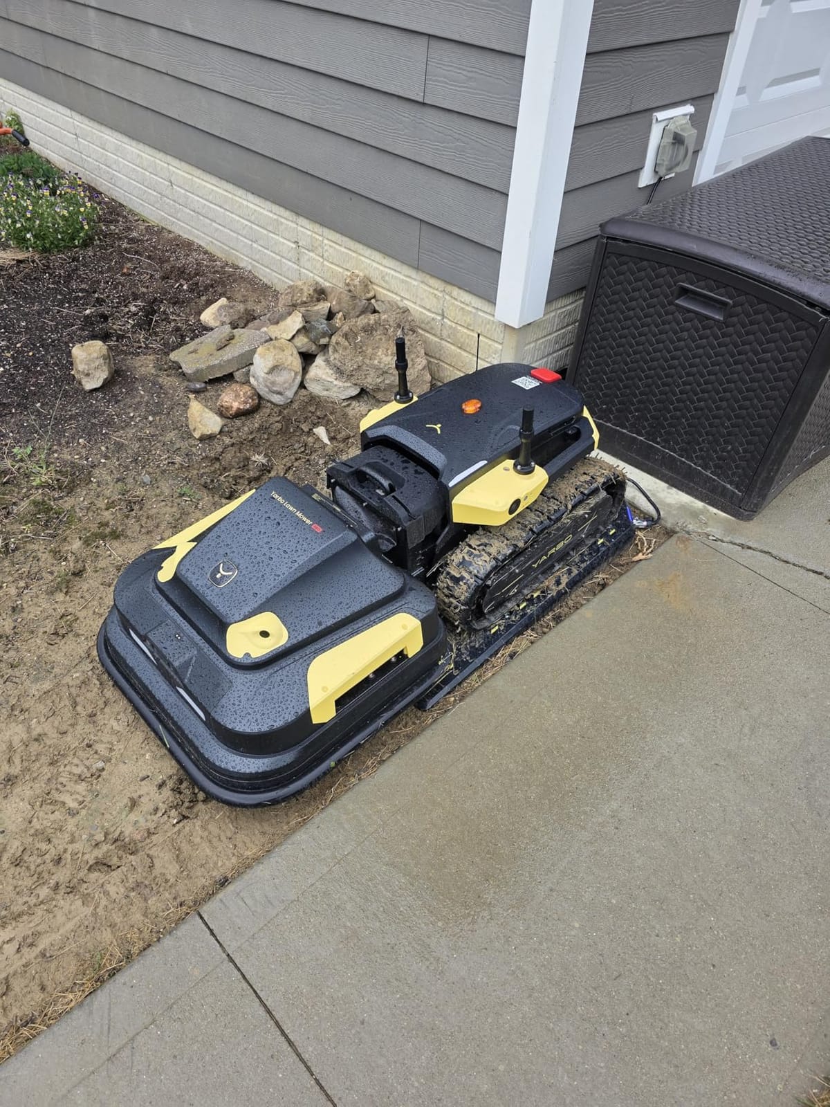 YARBO Robot Lawn Mower Pro, Wire-Free for 6 Acres, Four Seasons Yard Care customer photo 2