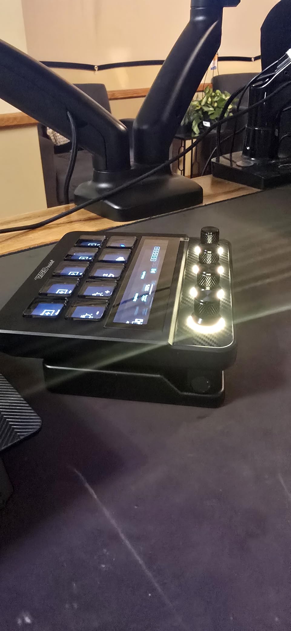 VSD N4 Pro Stream Controller Streaming Deck, Audio and Studio Controller customer photo 2