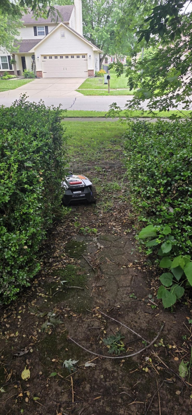 Sunseeker X5 AWD Robot Lawn Mower, RTK, Vision AI, 0.5 Acre, Wire-Free customer photo 2