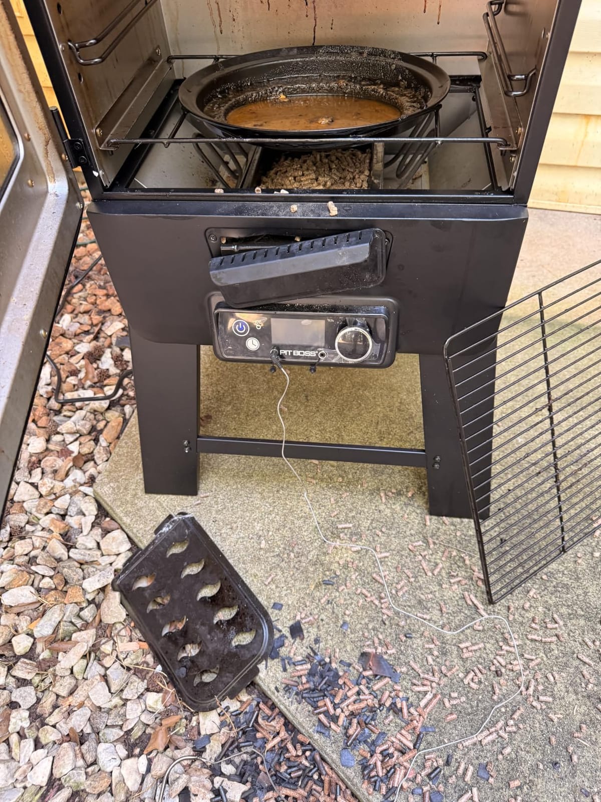 Pit Boss 4-Series WiFi & Bluetooth Digital Vertical Smoker with LCD Digital Controller and Wood Chip Tray, 1,320-Sq. In. 6-Rack Cooking Space, 100°F to 300°F Temperature Range, Meat Probe, Black customer photo 1