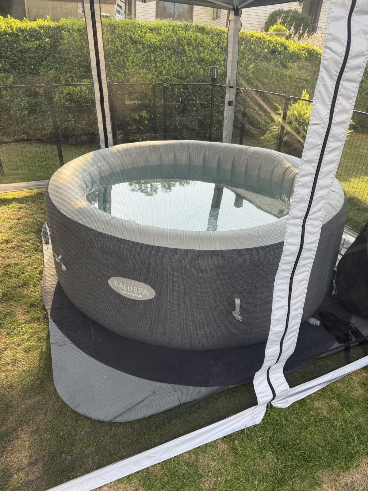 SaluSpa Hot Springs 4-6 Person Round Inflatable Hot Tub, Energy-Efficient customer photo 1