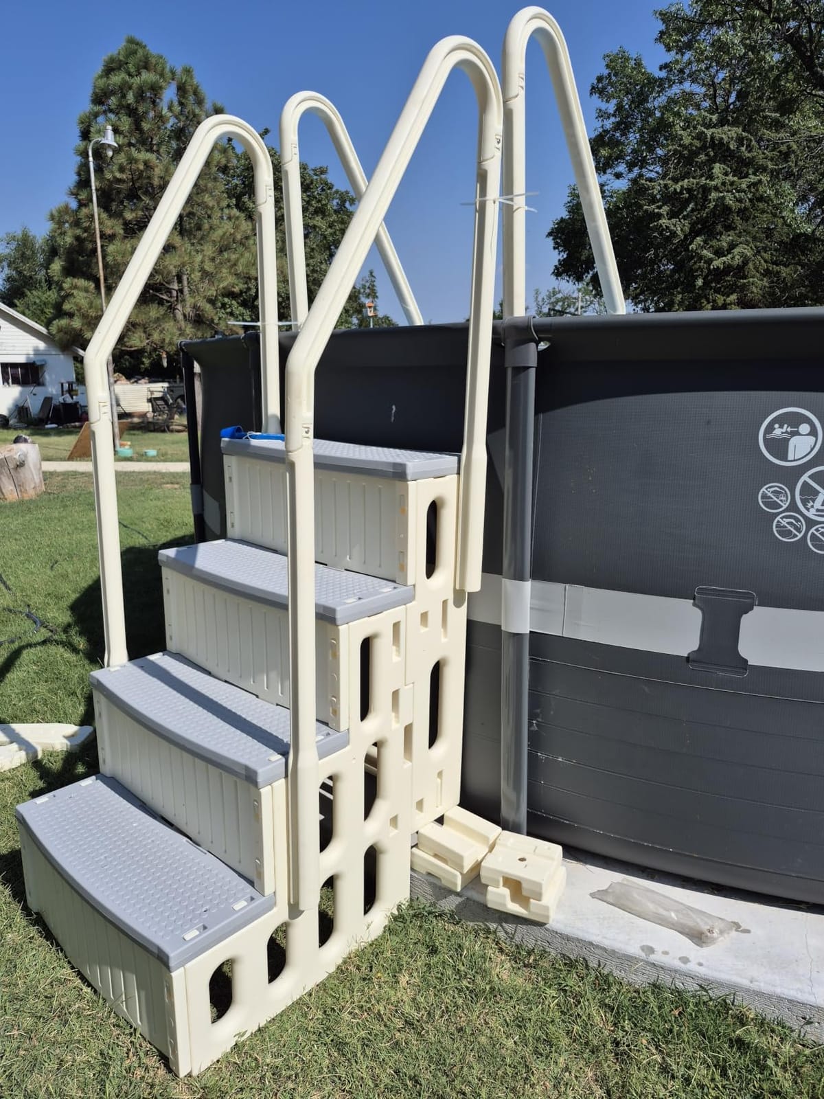 VINGLI Pool Ladder for Above Ground Pools 4-Step, Safety Stair - White&Blue customer photo 2