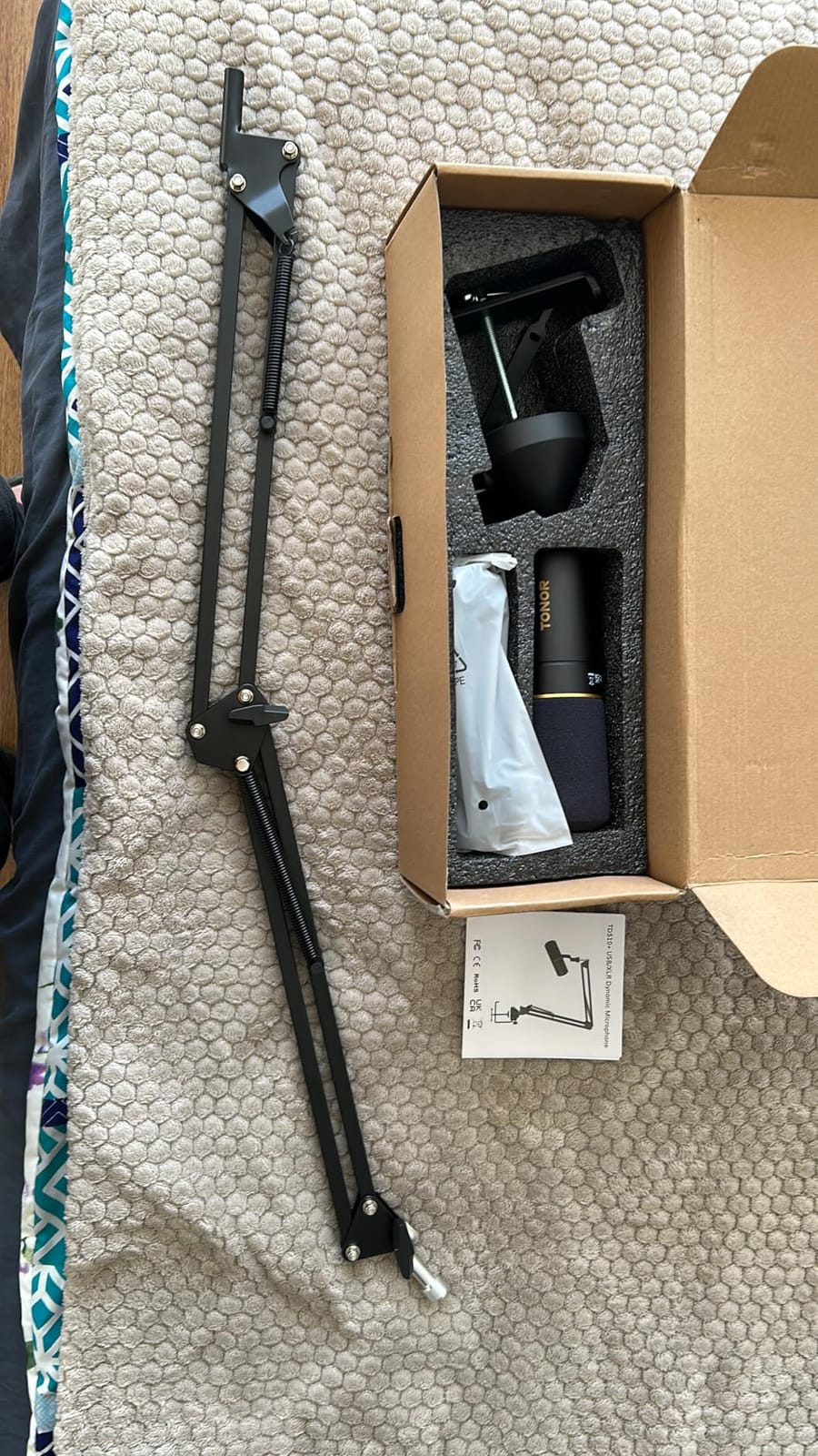 TONOR Dynamic Podcast Microphone for Content Creators, Cardioid XLR/USB Mic customer photo 1