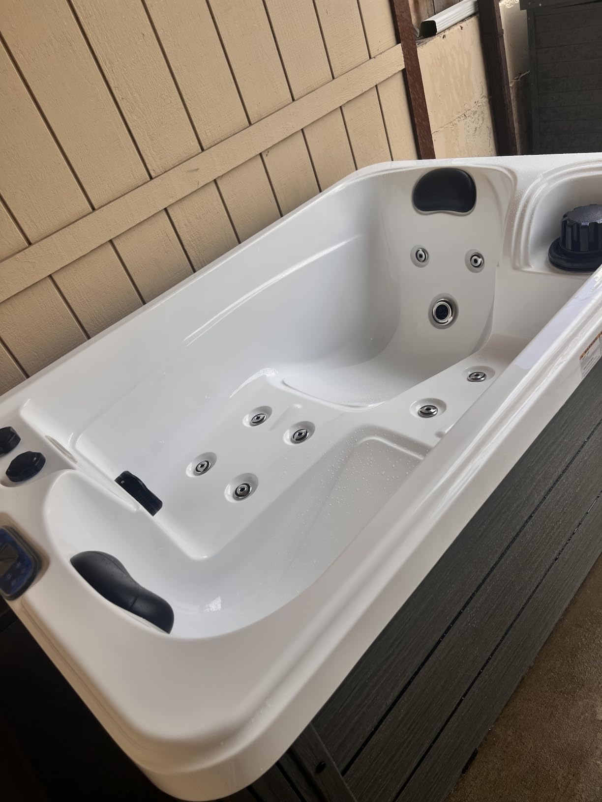 Jocisland 2 Person Outdoor Hot Tub with 15 Stainless Steel Jets, Acrylic customer photo 1