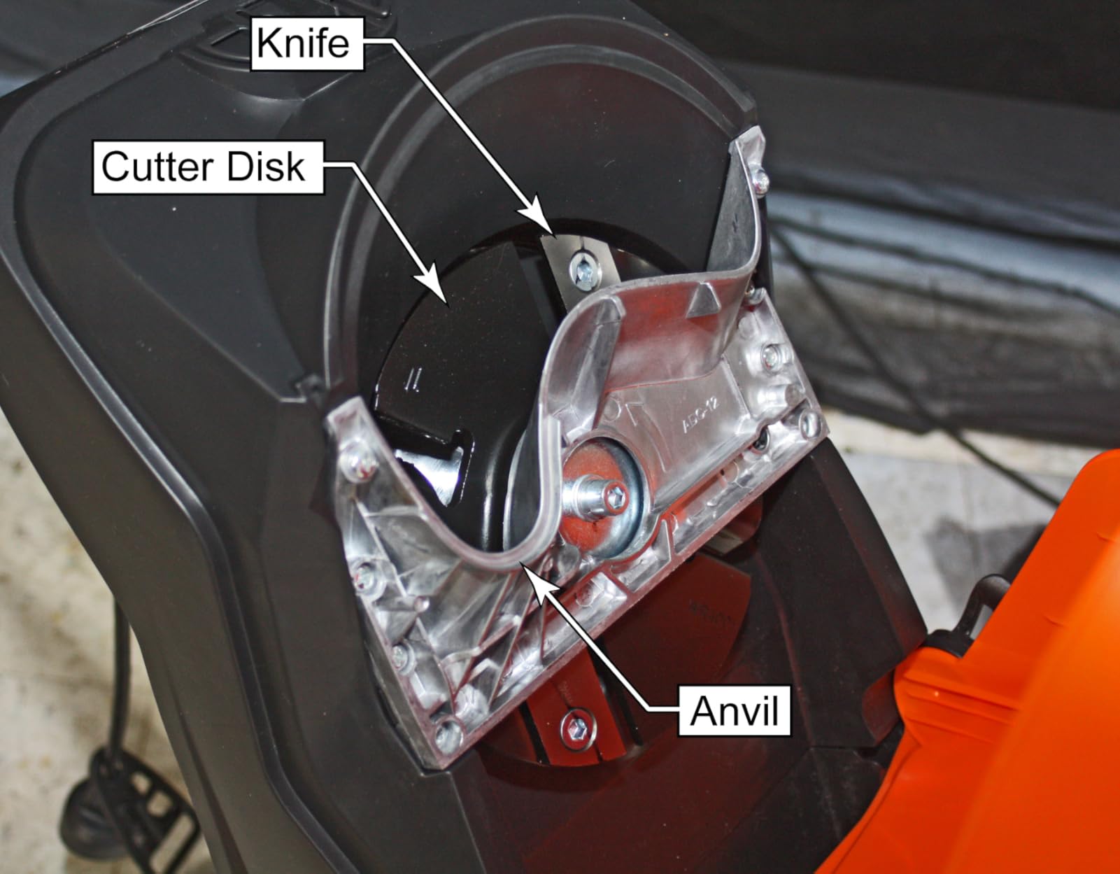 AIVOLT Electric Wood Chipper, 15-Amp Chipper Shredder customer photo 1