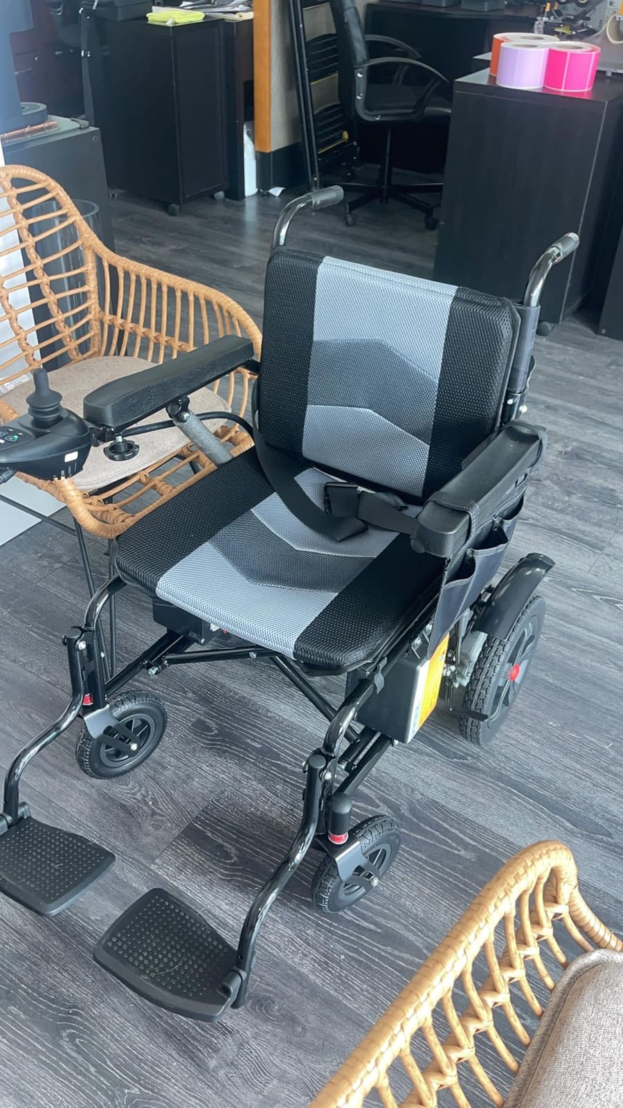 Goldseason 19-Inch Wide Seat Foldable Power Wheelchair for Adults & Seniors, 330+ lb Capacity Lightweight Electric Wheelchair, Motorized All-Terrain Wheelchair for Indoor, Outdoor & Travel, Gray customer photo 2