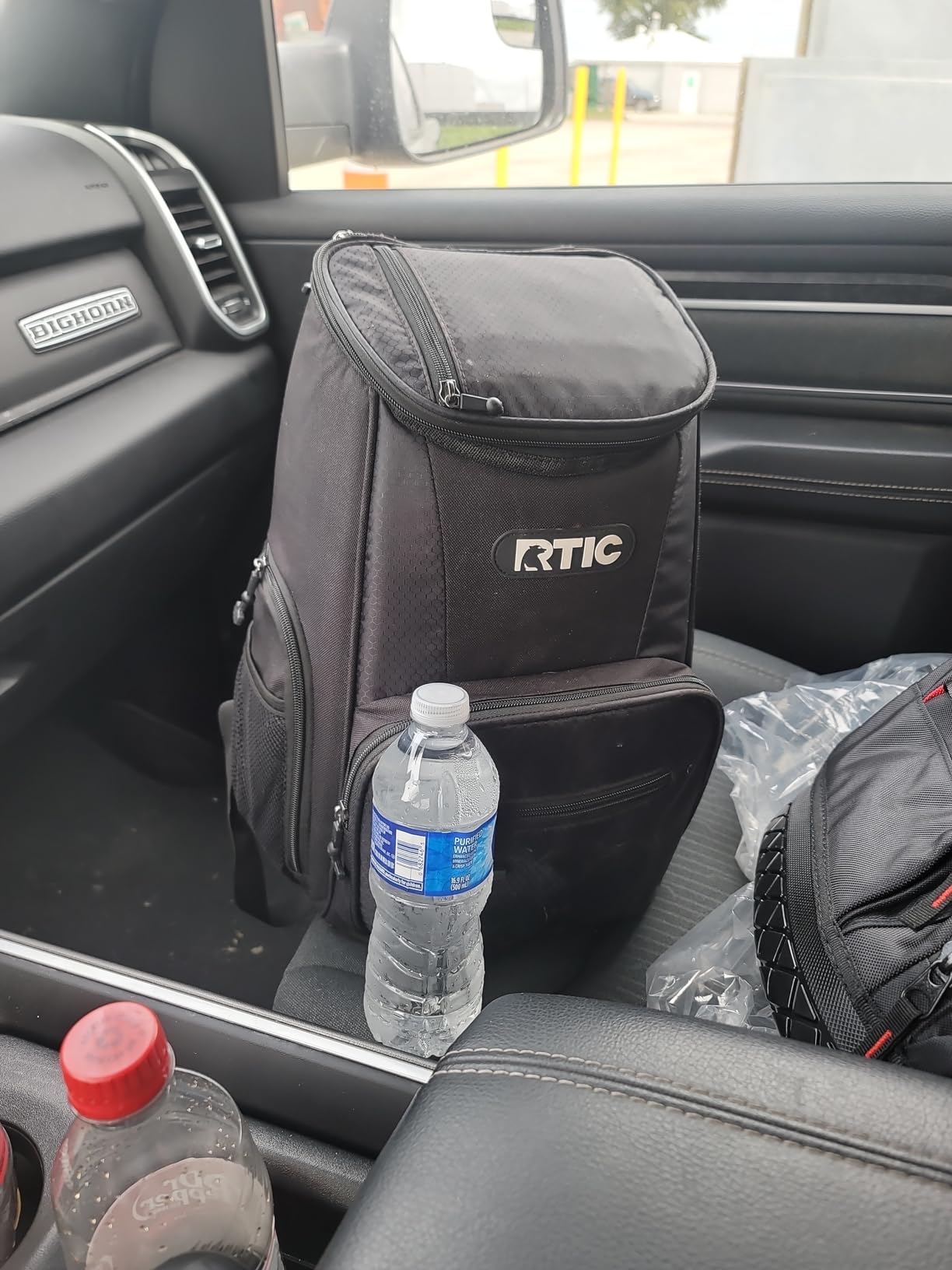 RTIC Lightweight Backpack Cooler Soft Insulated Portable Bag for Lunch, Beach, Drink, Beverage, Travel, Camping, Picnic, Car, Hiking, customer photo 1
