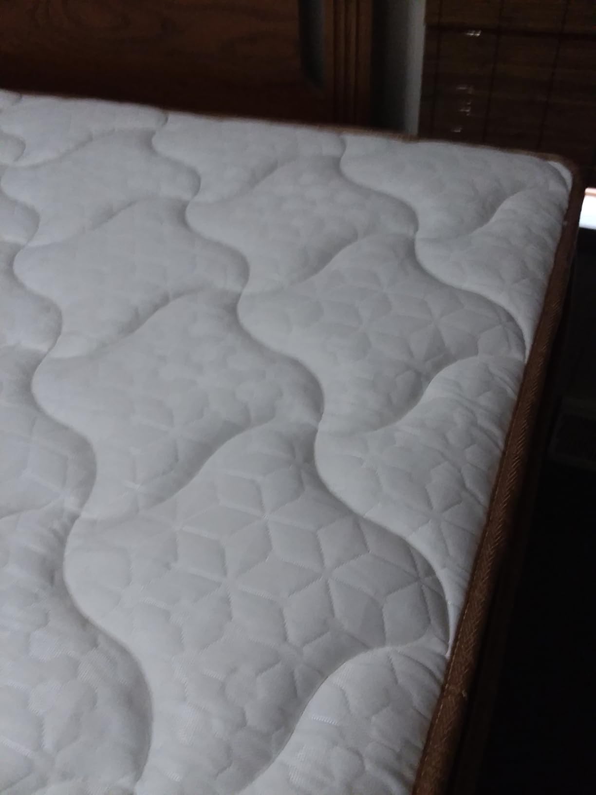 Queen Mattress 12 Inch, Cooling Hybrid Bed in a Box, 7-Zones Individual Pocket Spring, Motion Isolation, Targeted Hip/Shoulder/Lumbar Support, Fiberglass-Free, 365-Night Trial, CertiPUR-US customer photo 1