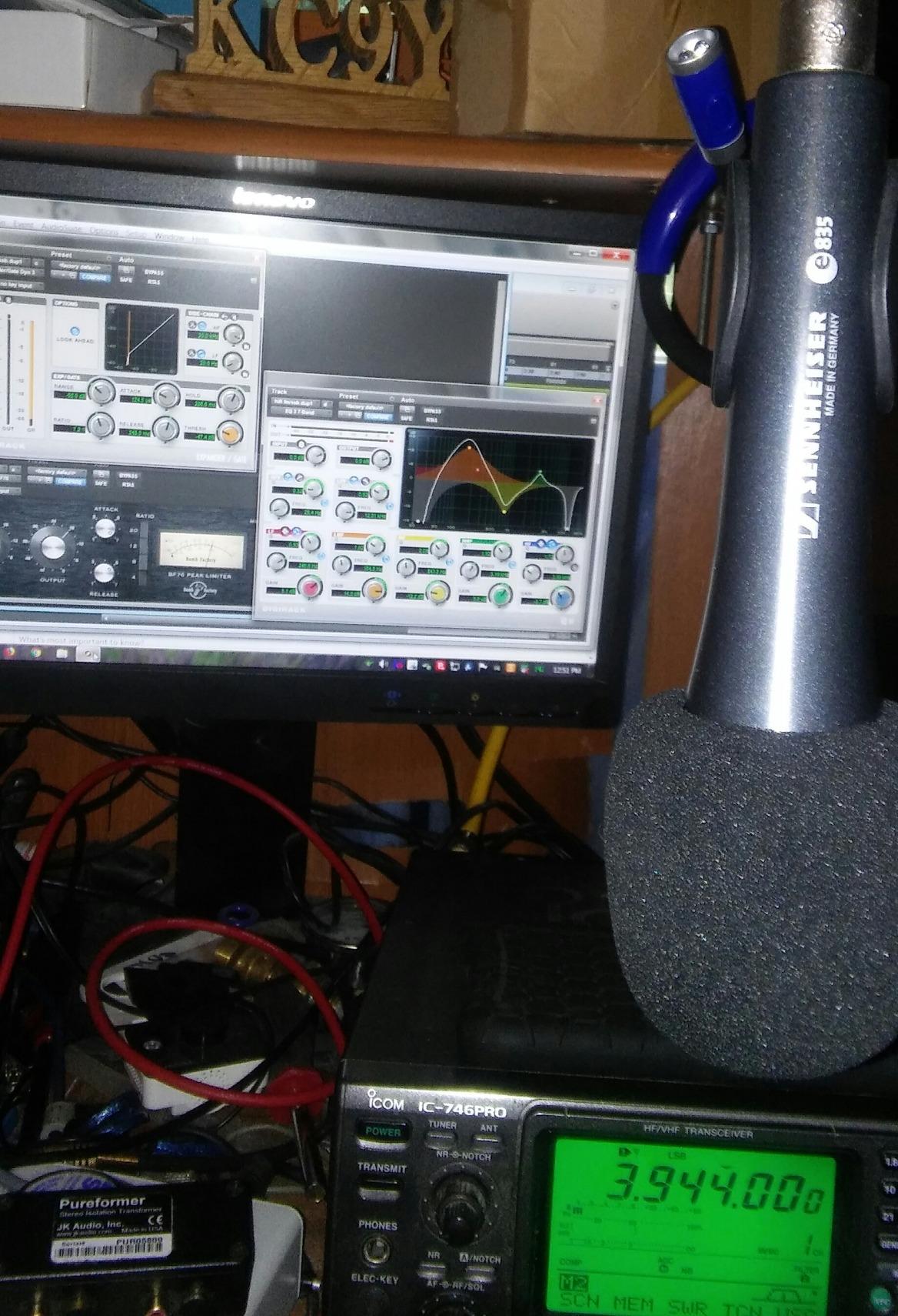 Sennheiser Professional E 835 Dynamic Cardioid Vocal Microphone customer photo 1