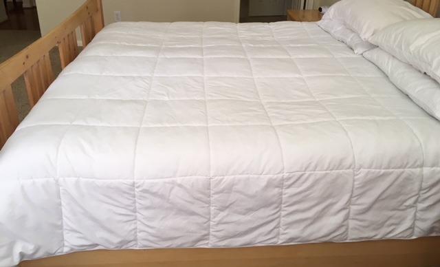 Royal Hotel Bedding White Down Alternative Queen Comforter with Corner Tabs - Hypoallergenic All-Season Plush Hotel Style Comforter, Duvet Insert Queen-Size customer photo 2