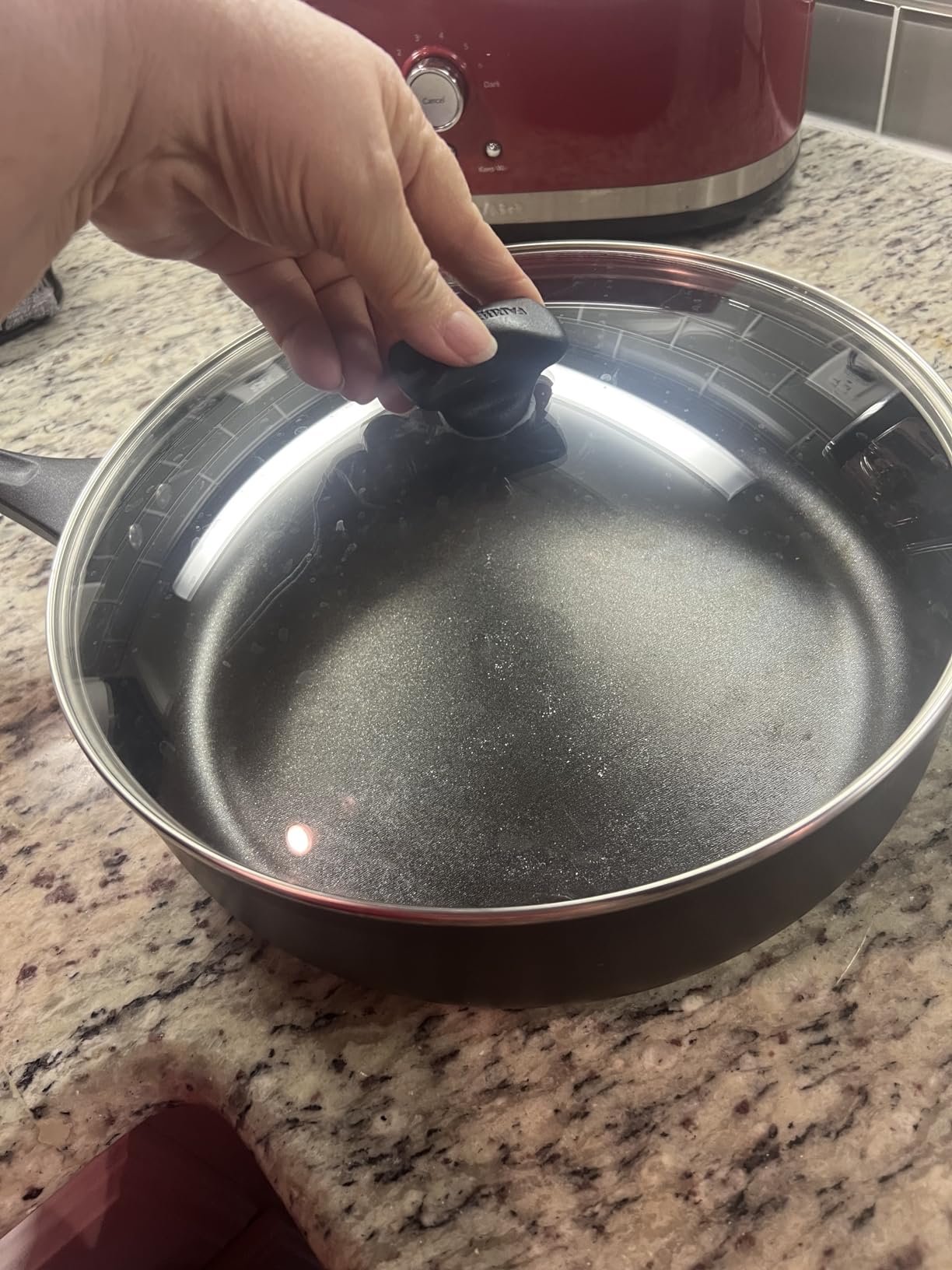 Farberware Dishwasher Safe Nonstick Aluminum Jumbo Cooker Chef's Pan with Lid and Helper Handle, Kitchen Cookware, 6-Quart, Champagne customer photo 1