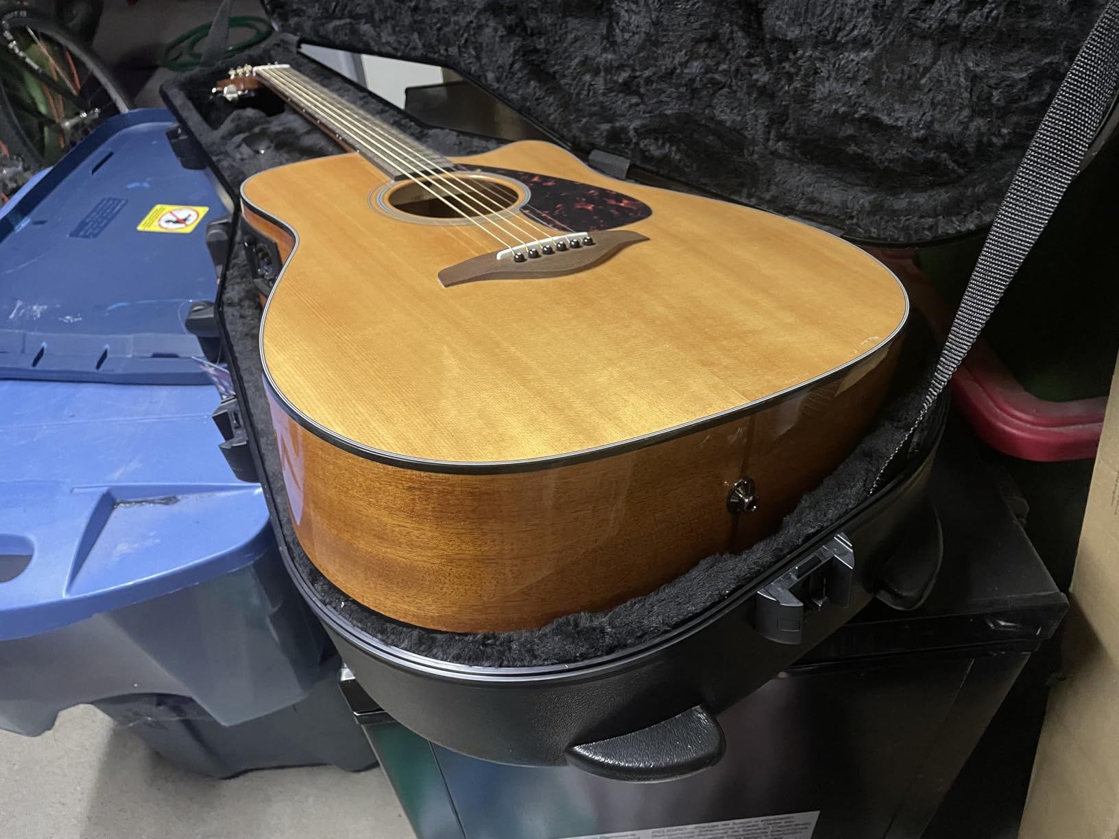 Gator Cases Molded Flight Case For Acoustic Dreadnought Guitars With TSA Approved Locking Latches, (GTSA-GTRDREAD) customer photo 1