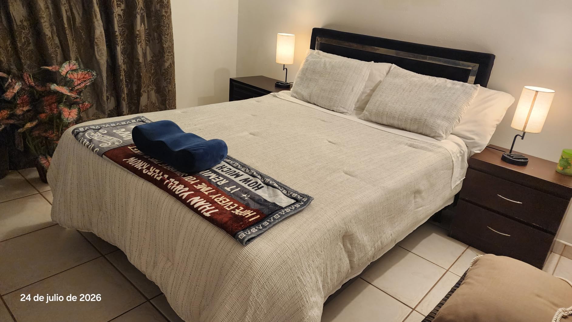 Queen Size 4 Piece Sheet Set - Comfy Breathable & Cooling Sheets - White customer photo 1