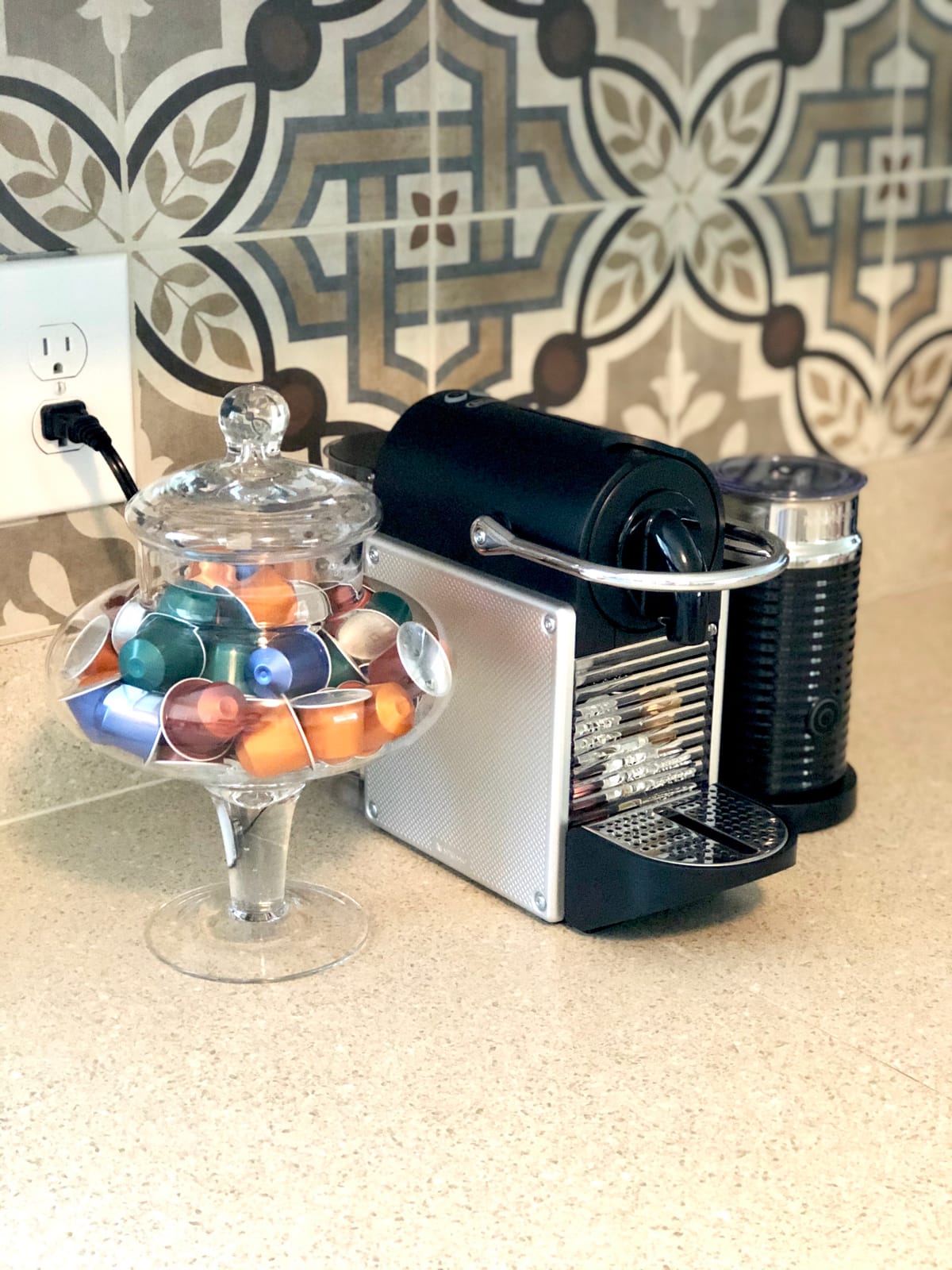 Nespresso Pixie Coffee and Espresso Machine by De'Longhi with Milk Frother, Aluminum, 34 ounces customer photo 2