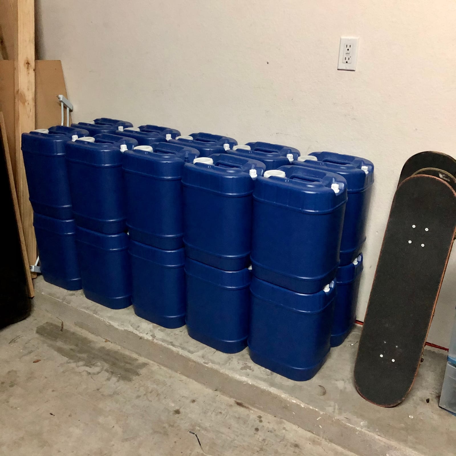 5-Gallon Stackable Water Storage Containers with Lids, Emergency Water Storage Kit Including Spigots, Wrench, and Water Preserver, 20 Gallons customer photo 2