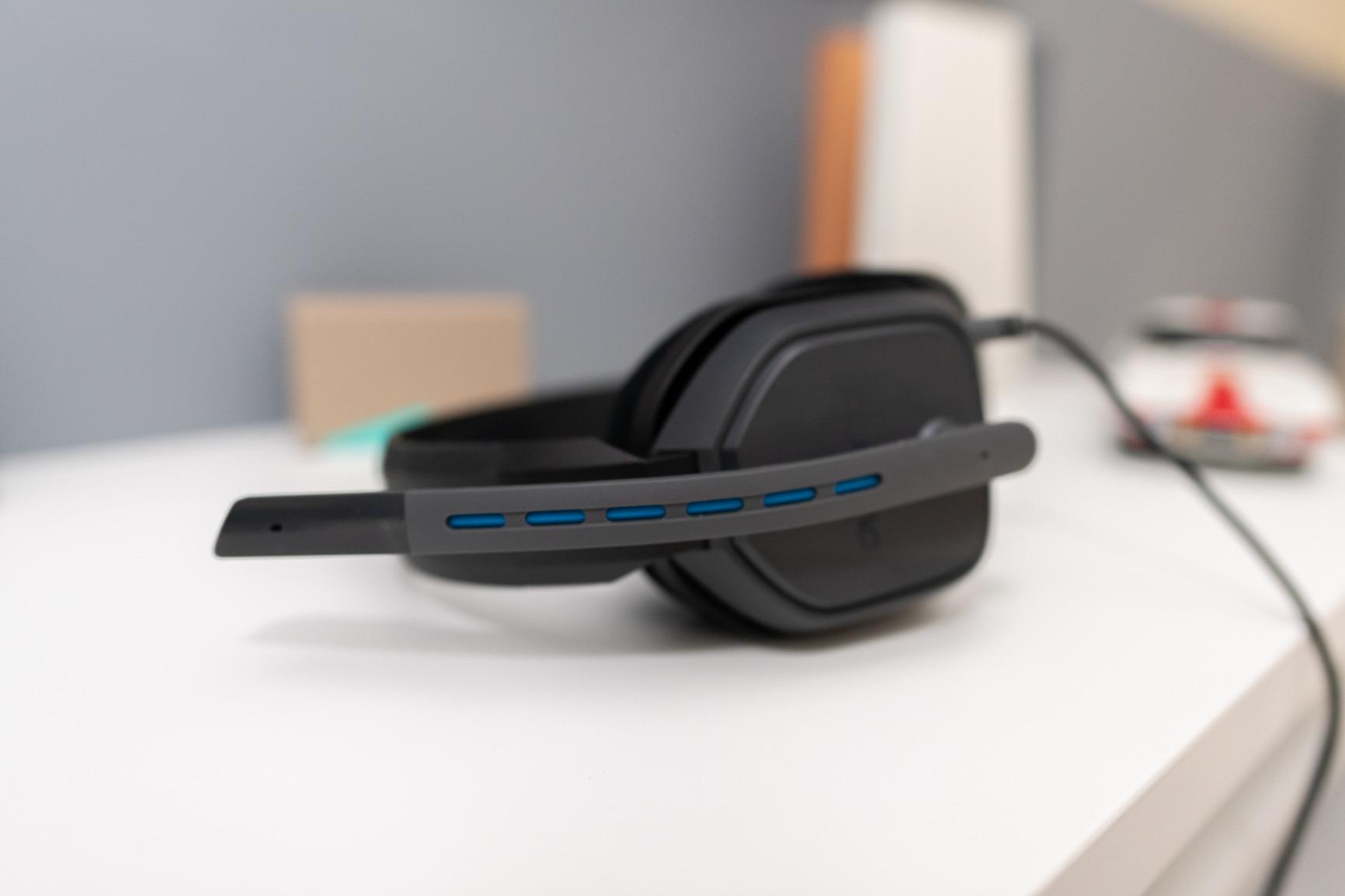 ASTRO Gaming A10 Wired Gaming Headset, Lightweight and Damage Resistant, ASTRO, 3.5 mm Audio Jack, for Xbox Series X|S, Xbox One, PS5, PS4, Nintendo Switch, PC, Mac- Black/Blue customer photo 1