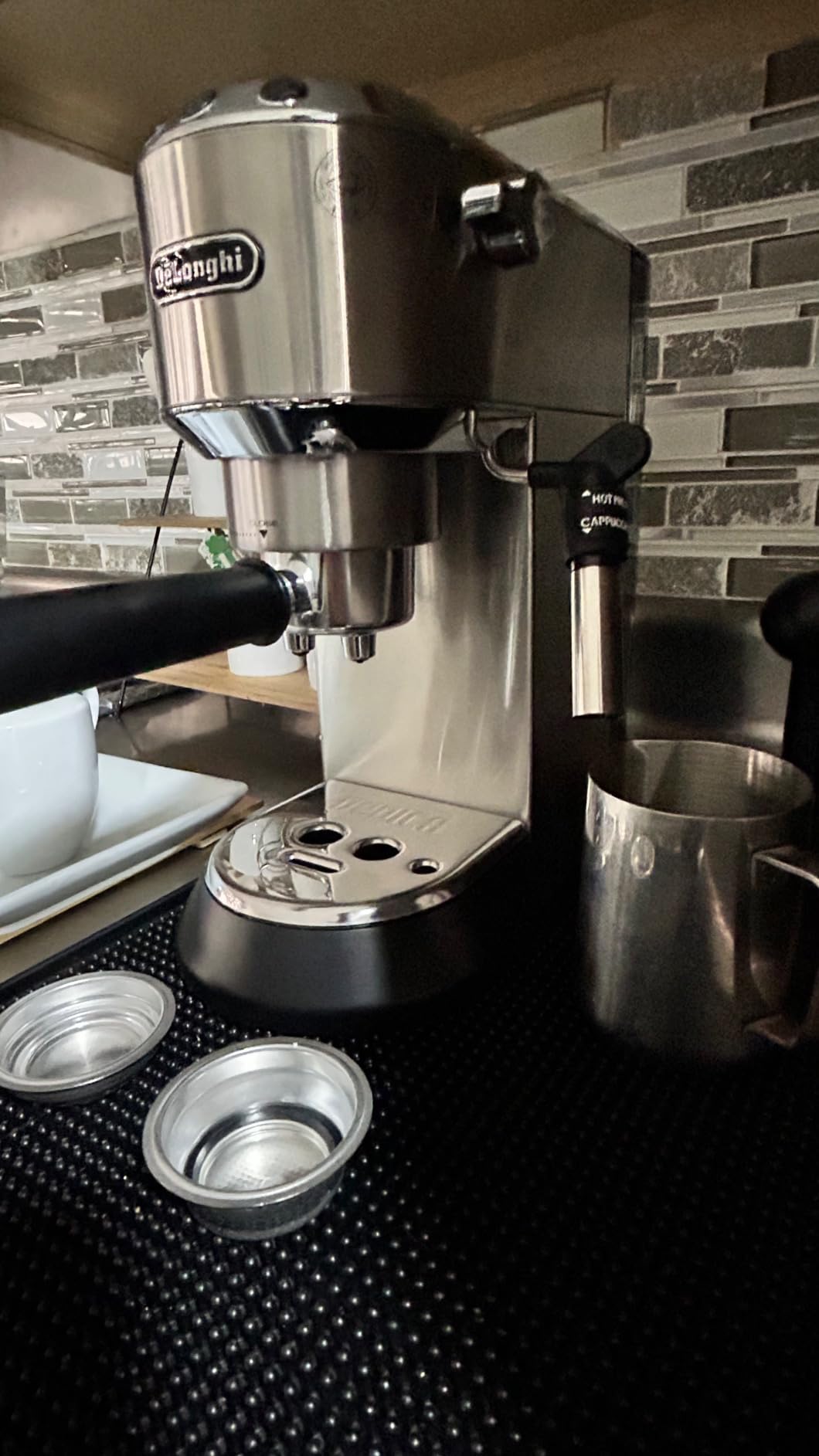 De'Longhi EC685M Dedica Deluxe Automatic Espresso Machine,35 oz, 1, Metallic customer photo 1