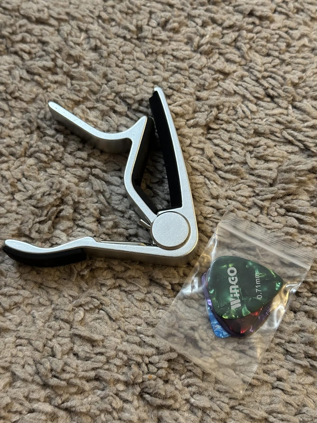 WINGO Guitar Capo for Acoustic Electric Guitars-Rosewood Color with 5 Picks customer photo 2