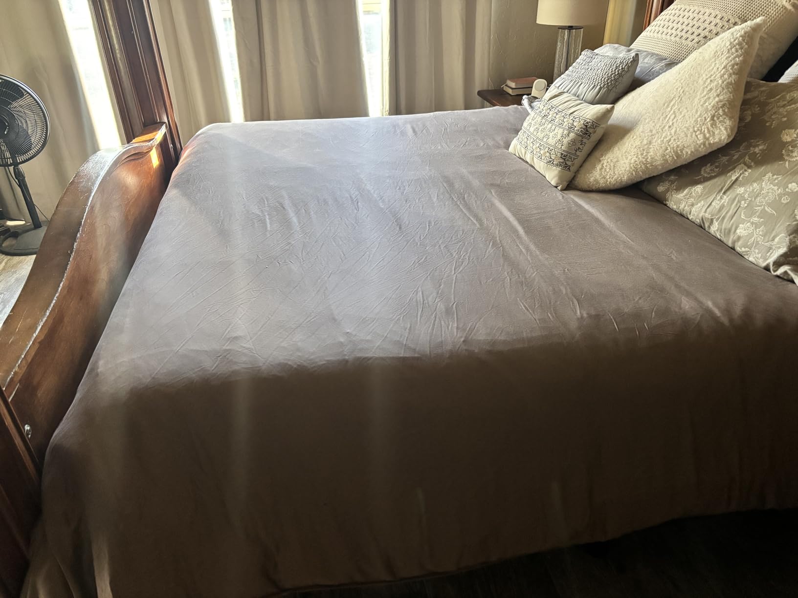 EASELAND King Size Down Alternative Comforter, White, 90x102 Inches customer photo 1