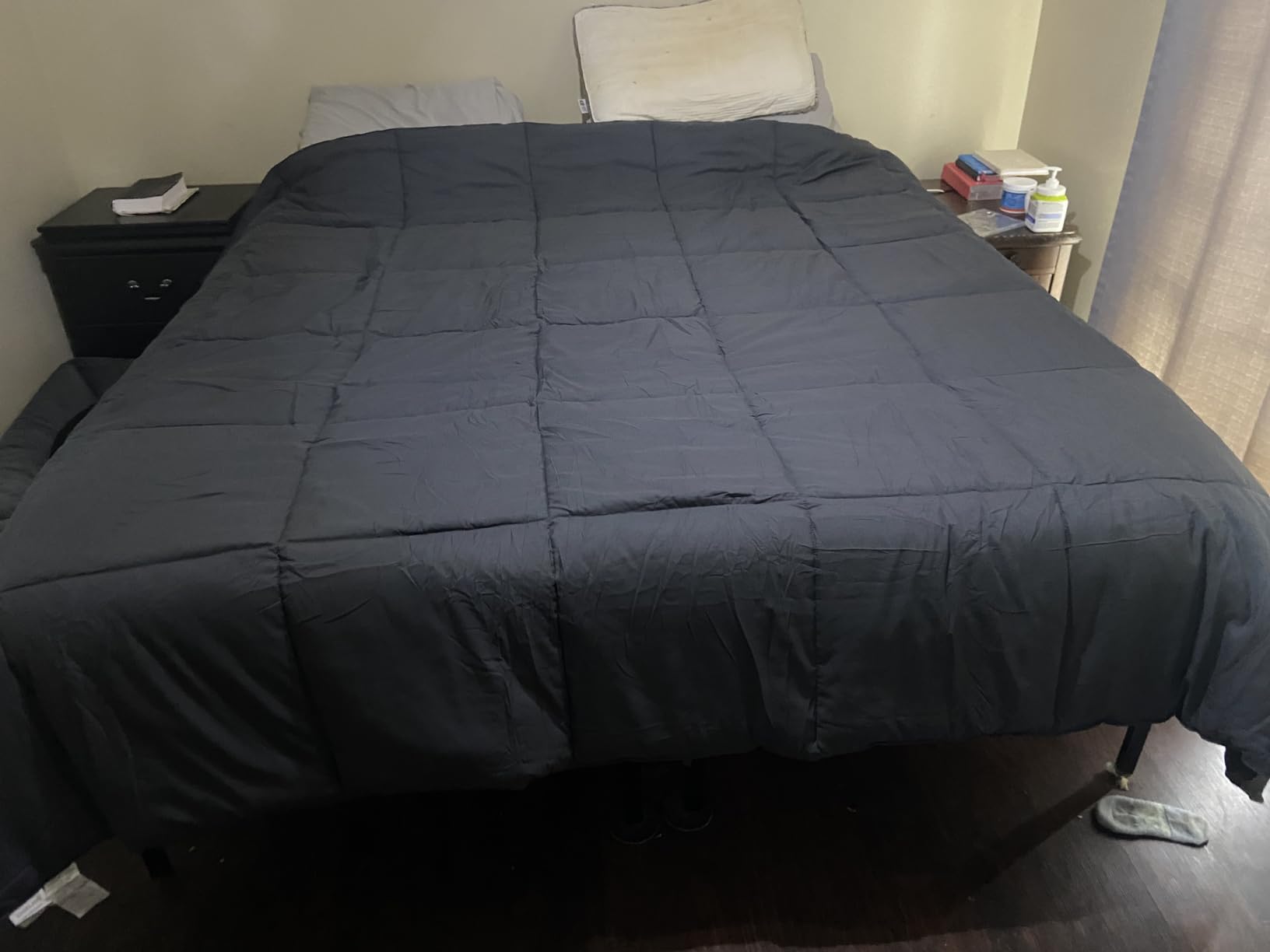 EASELAND Queen Size Down Alternative Comforter, White, 88x88 Inches customer photo 1