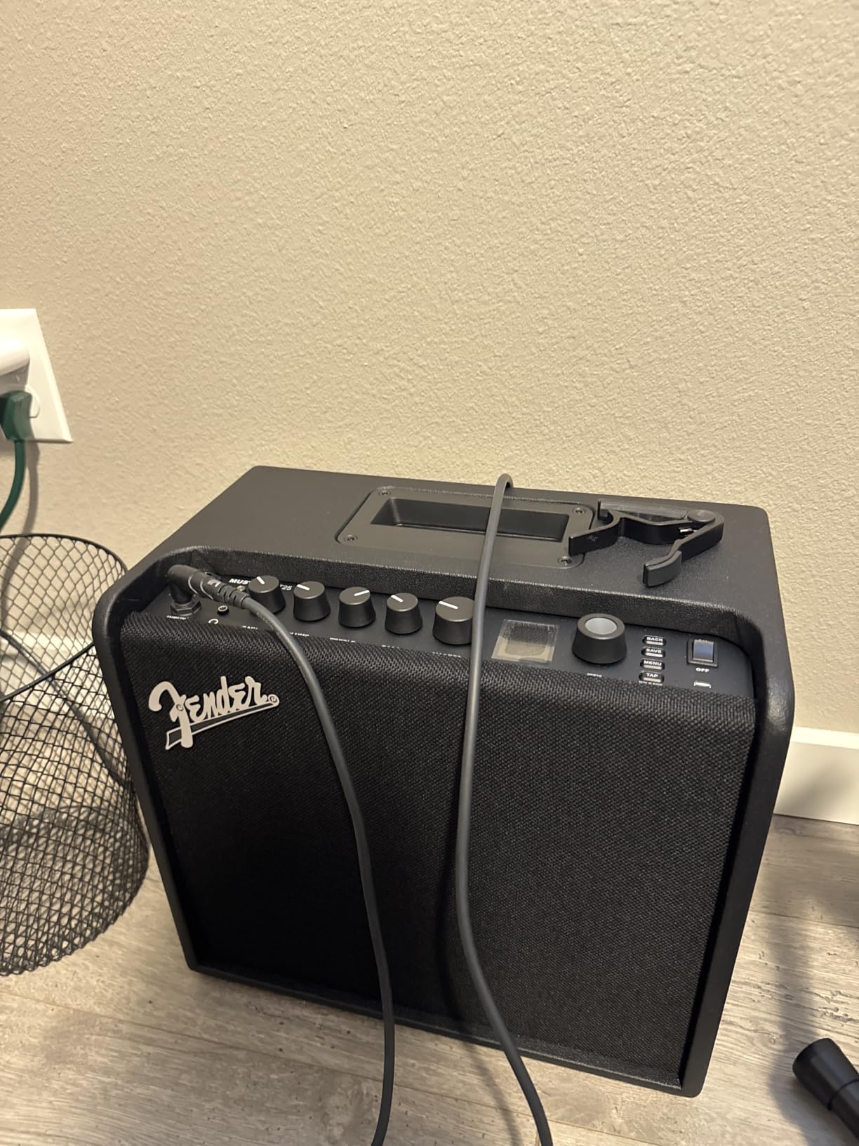Fender Mustang LT25 Guitar Amplifier, 25-Watt Combo Amp with 8