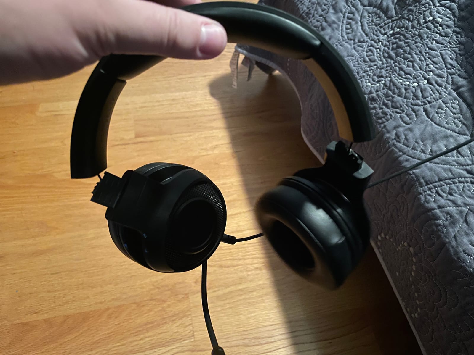 Razer Kraken X Lite Ultralight Gaming Headset: 7.1 Surround Sound - Lightweight Aluminum Frame - Bendable Cardioid Microphone - for PC, PS4, PS5, Switch, Xbox One, Xbox Series X & S, Mobile - Black customer photo 1