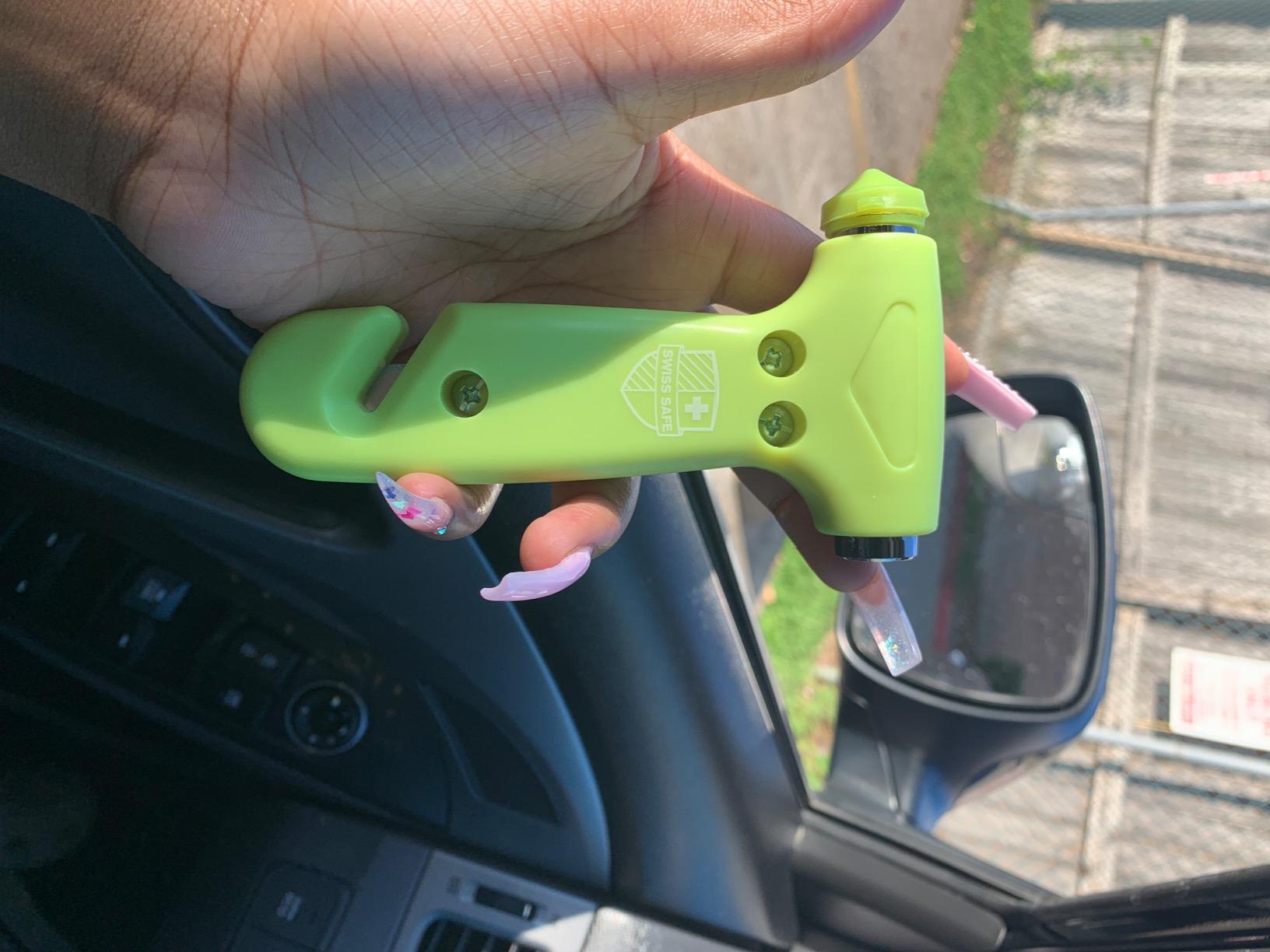 Swiss Safe Car Safety Hammer Window Breaker Tool with Seatbelt Cutter customer photo 2